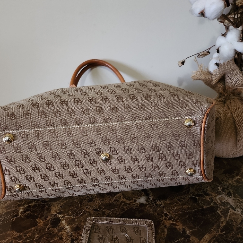 Dooney & Bourke Large Monogram Bag + 3 Dooney accessories - Picture 3 of 16